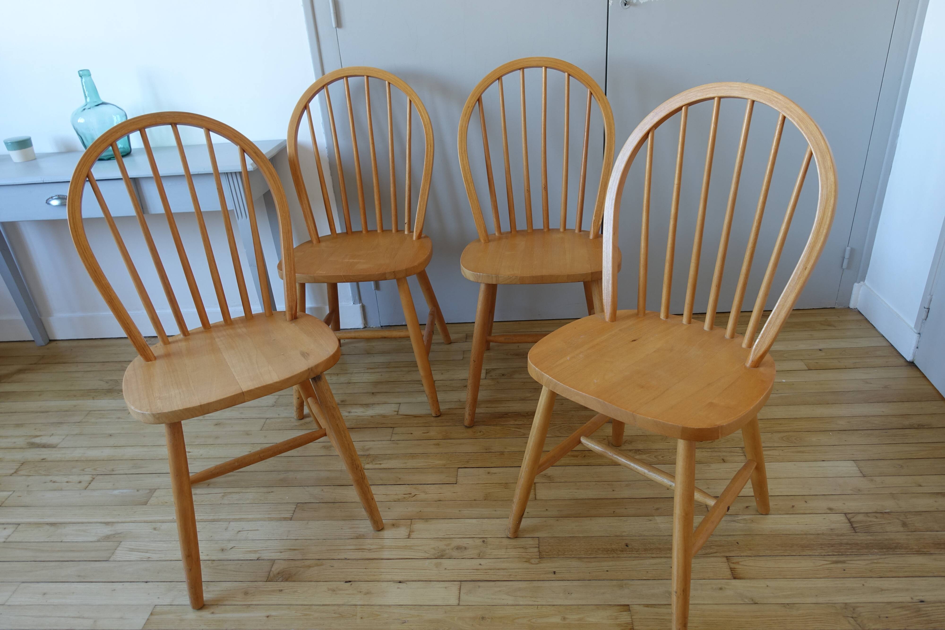 4 Scandinavian Windsor chairs in solid beech 1970s