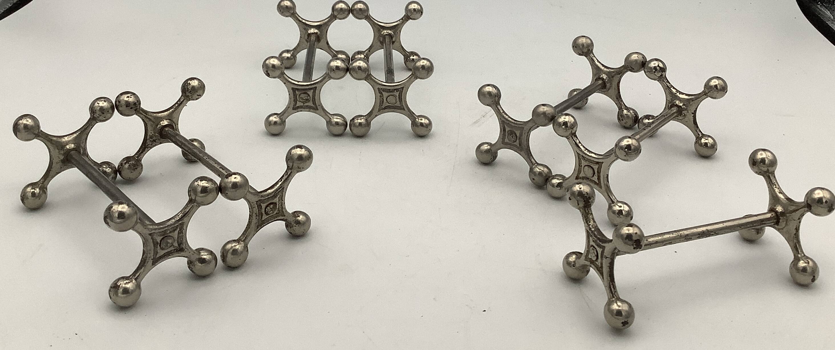 Set of 7 vintage knife rests in the shape of crosses in silver-plated metal.