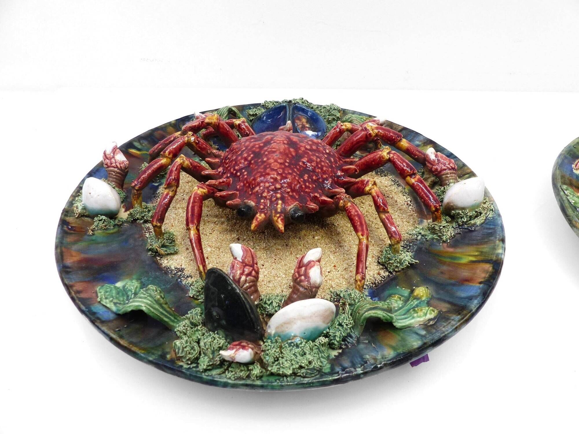 Pair of large wall plates Palissy Álvaro José Caldas da Rainha early 20th century