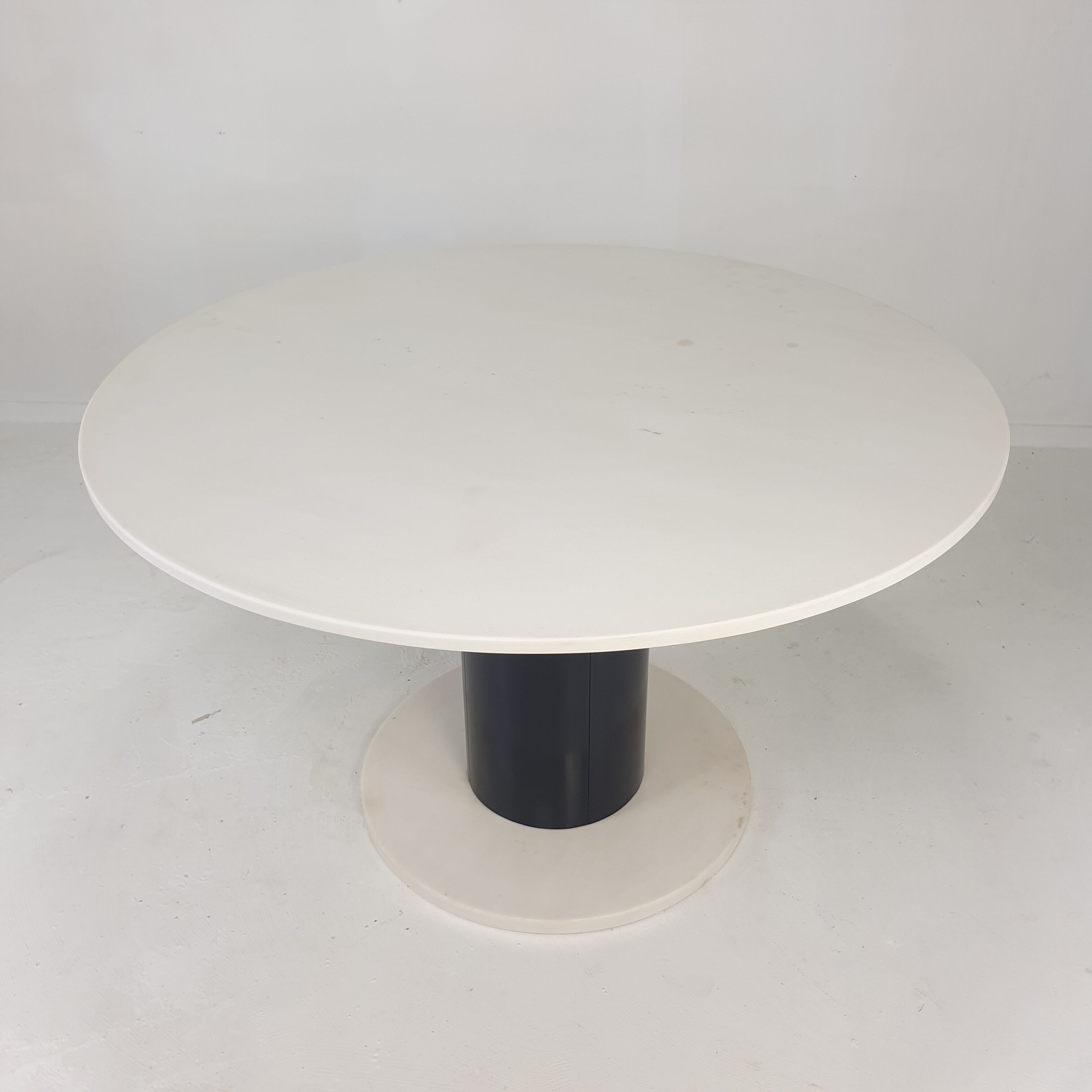 Round marble dining table, 1980's
