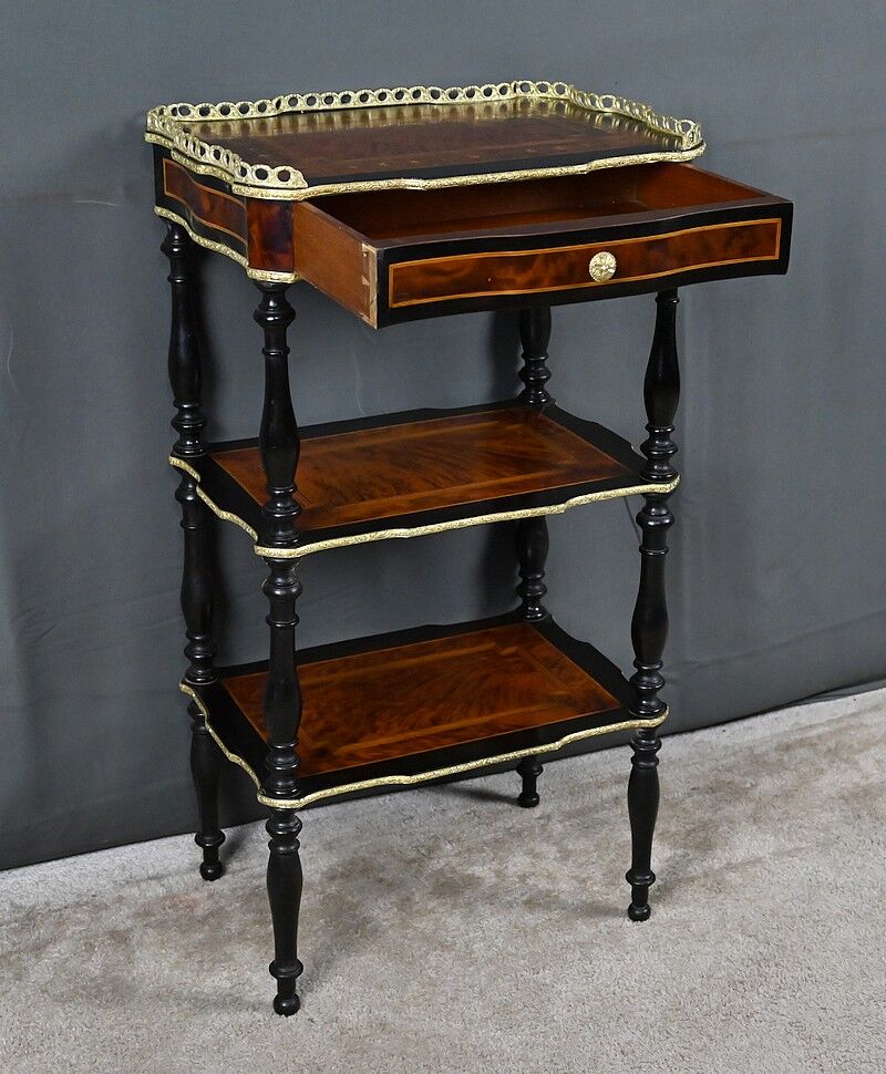 Petite table de salon en marqueterie, style Napoléon III – 2ème partie XIXe
