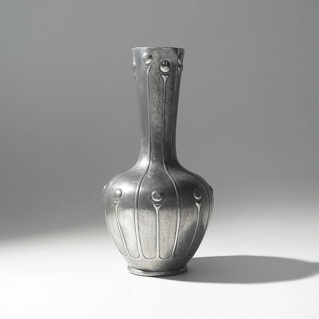 Art Decò pewter vase by Bellotti, 20’s