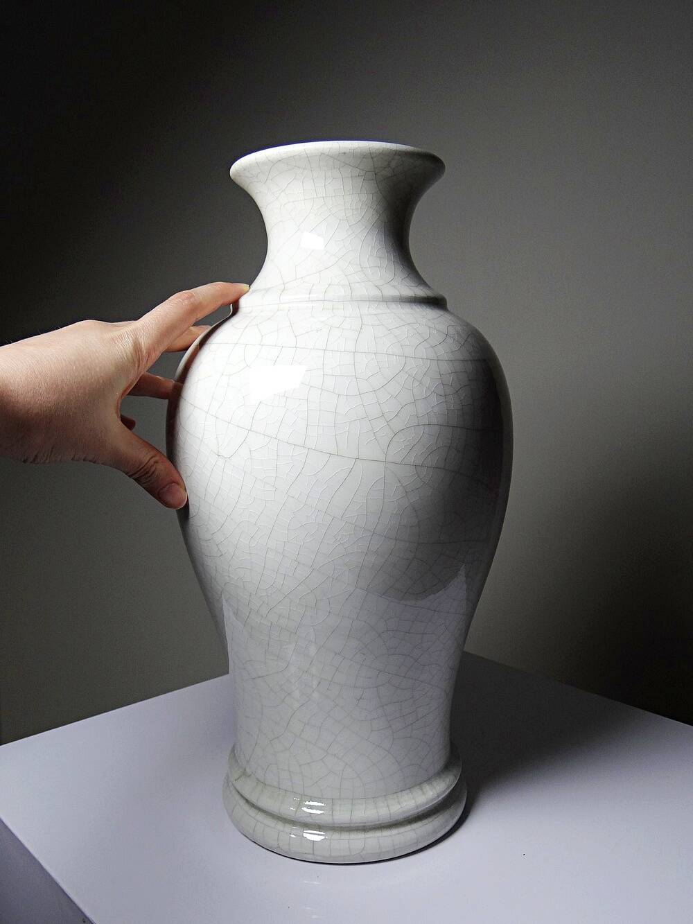 Large baluster vase in cracked white faience, Chinese style, 20th century.