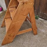 Library ladder said giraffe