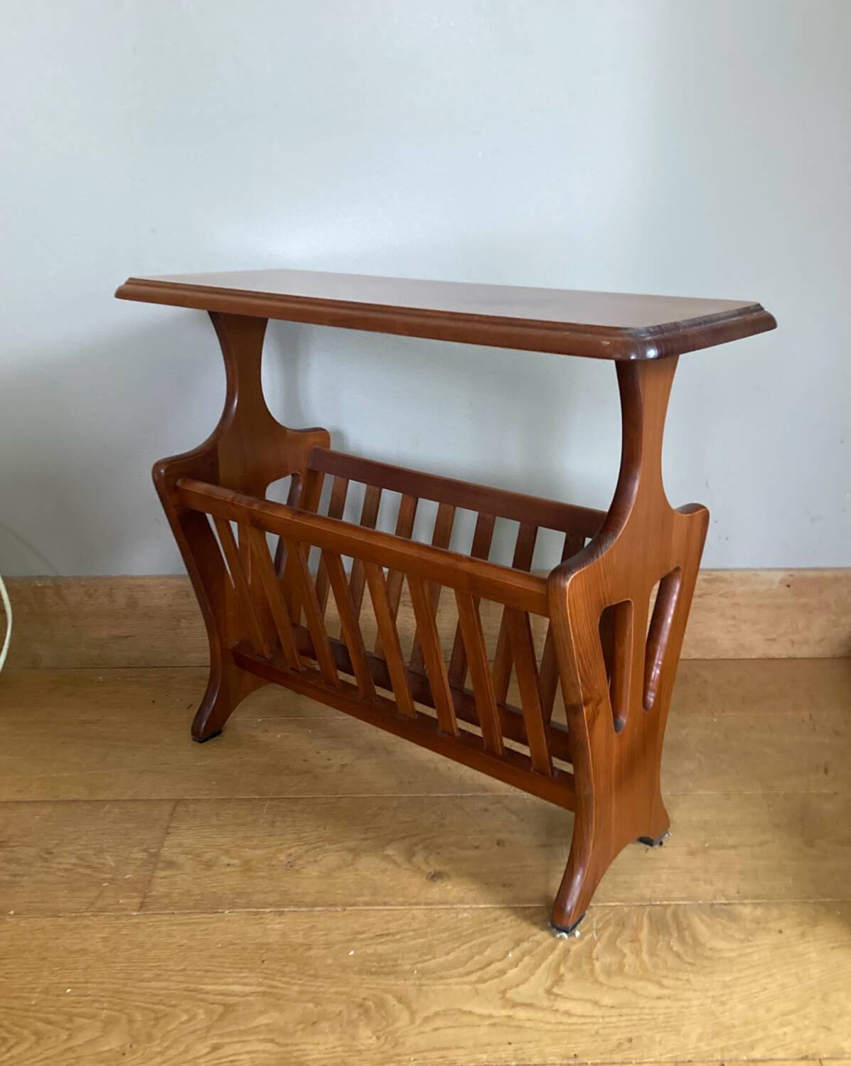 Vintage magazine rack with shelf, Solid cherry wood side table from the 1990s