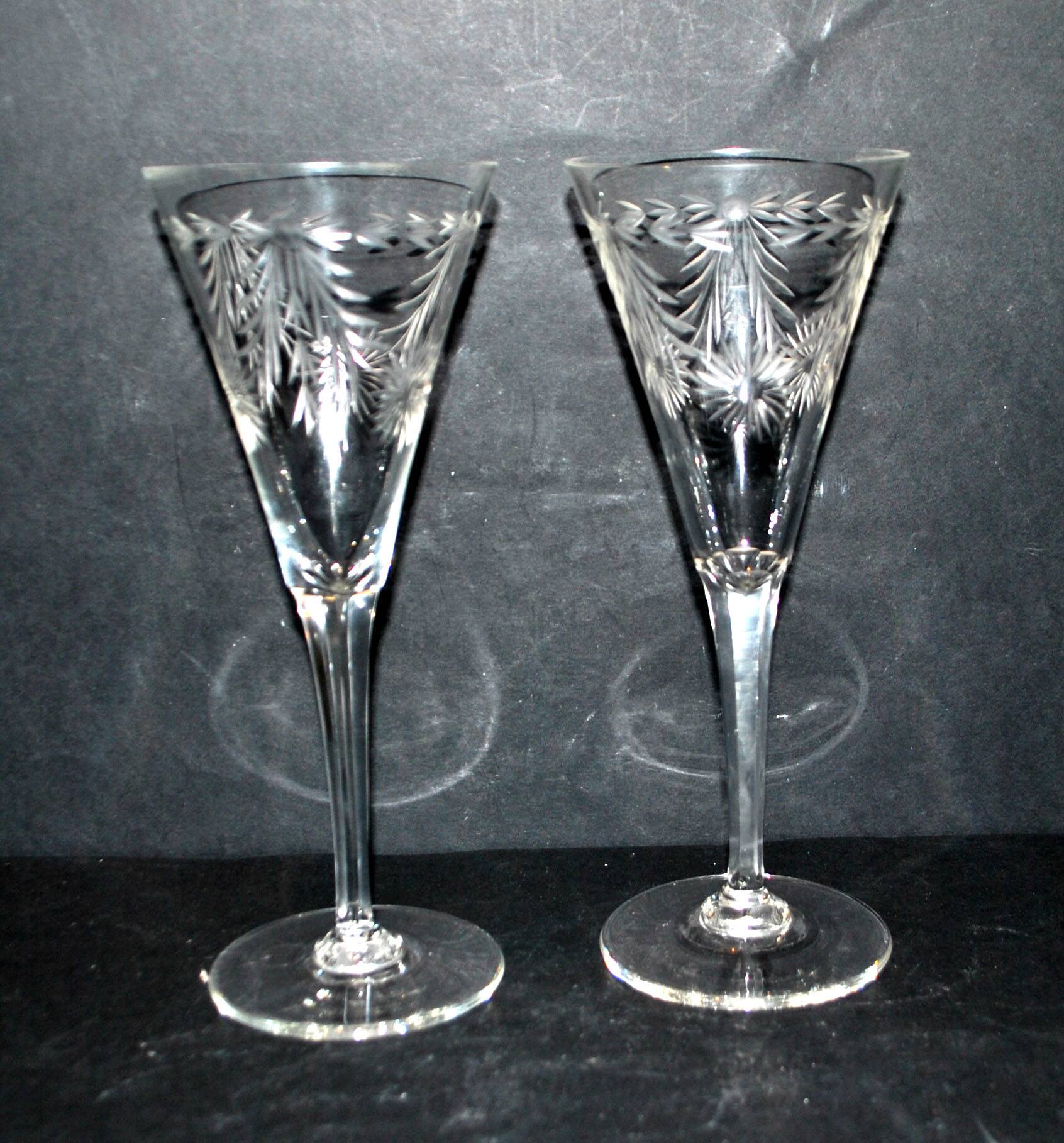 Set of 2 Roemer wine glasses in Saint-Louis crystal? engraved with the garland wheel 1900 H20cm