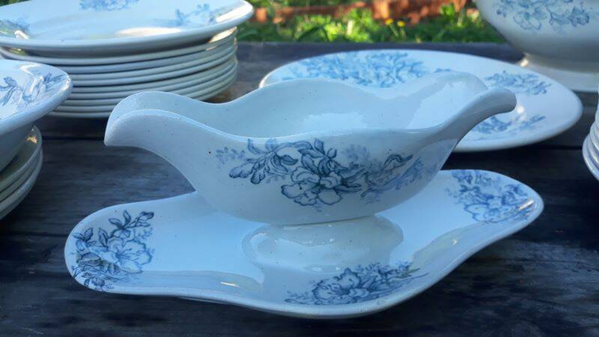 Part of the Floreal service from the Givors Earthenware Factory (Grigny Rhône)