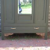 Art Deco wardrobe with three doors – Kaki Barda (Liberon)