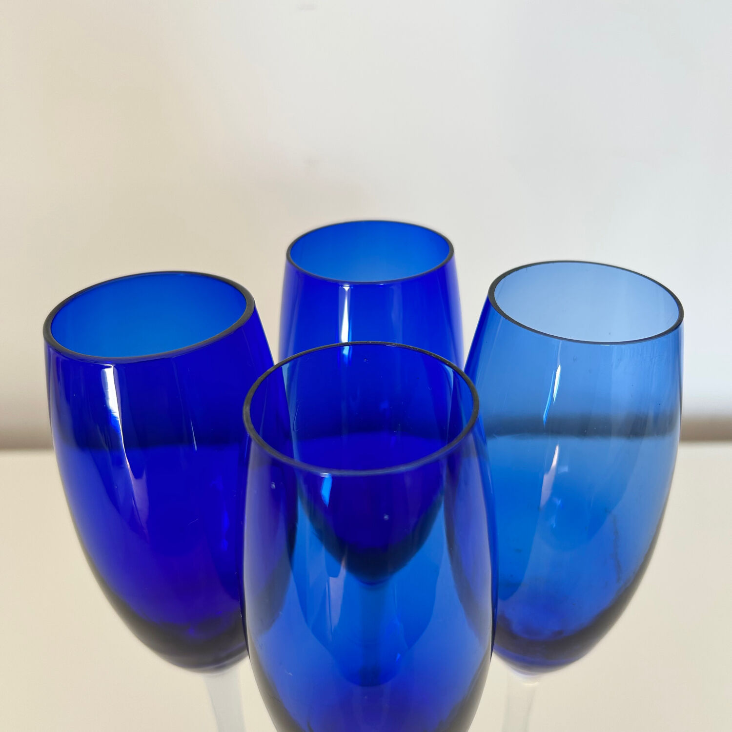 Set of 4 blue flutes