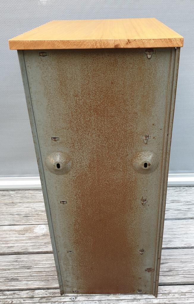 Column 4 grey roneo flappers