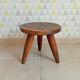 Tabouret ancien de traite en noyer massif
