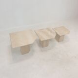 Set de 3 tables basses ou d’appoint en travertin italien, années 1980