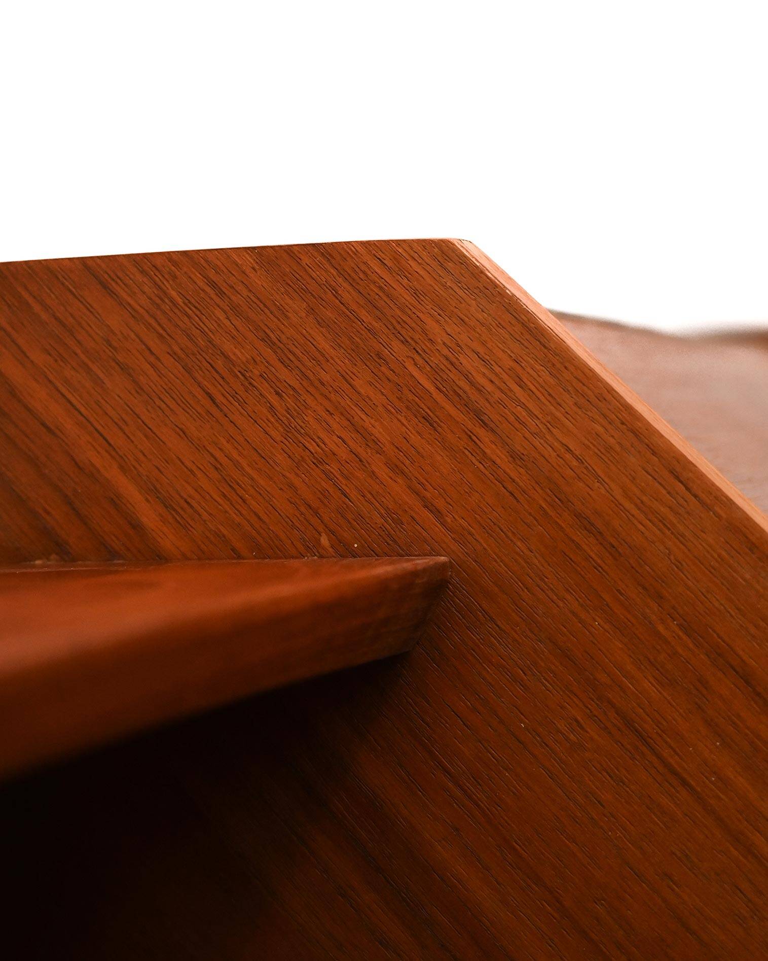 Cabinet d'angle en teck des années 1950