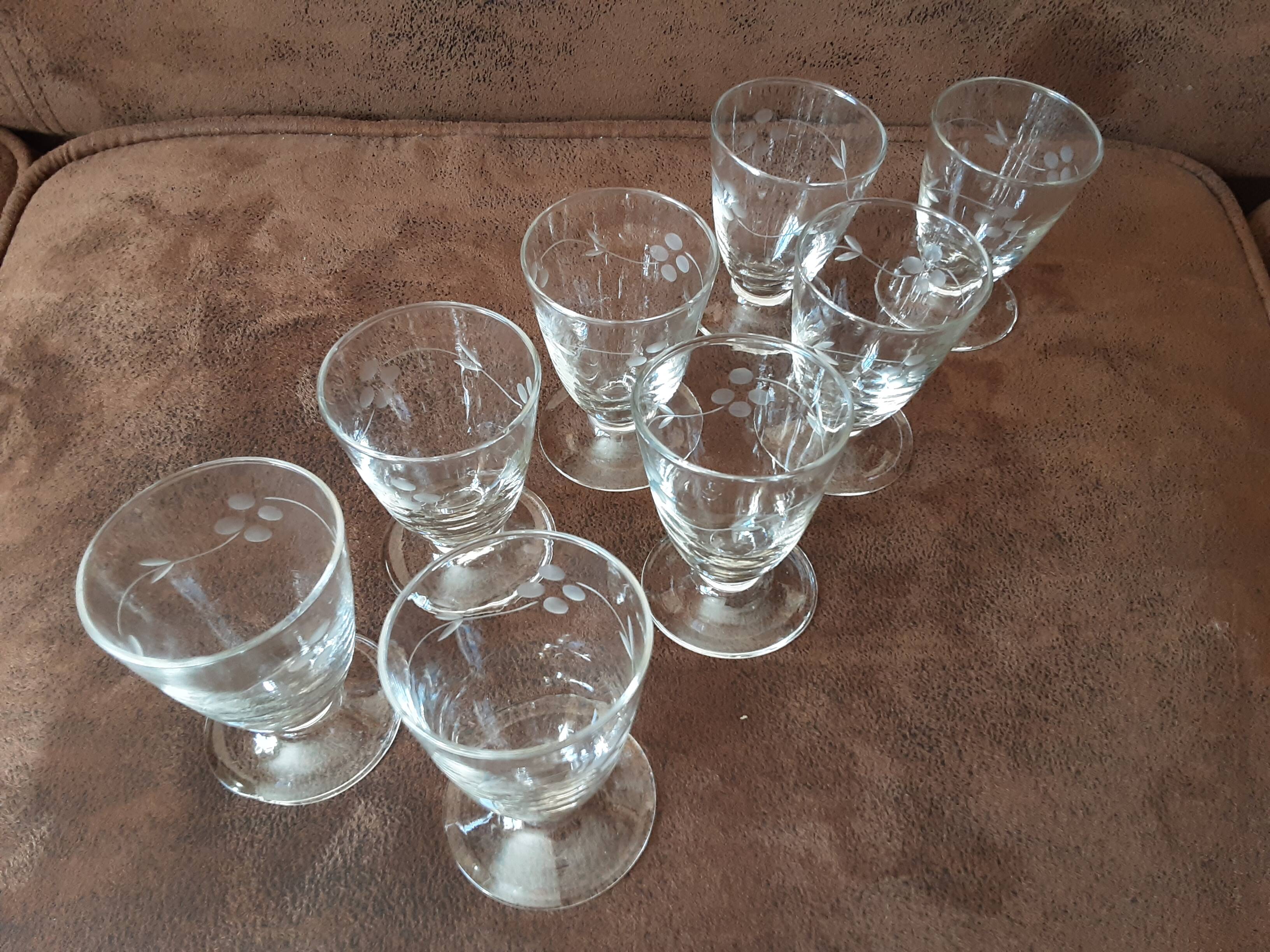 Set of 8 original digestif glasses