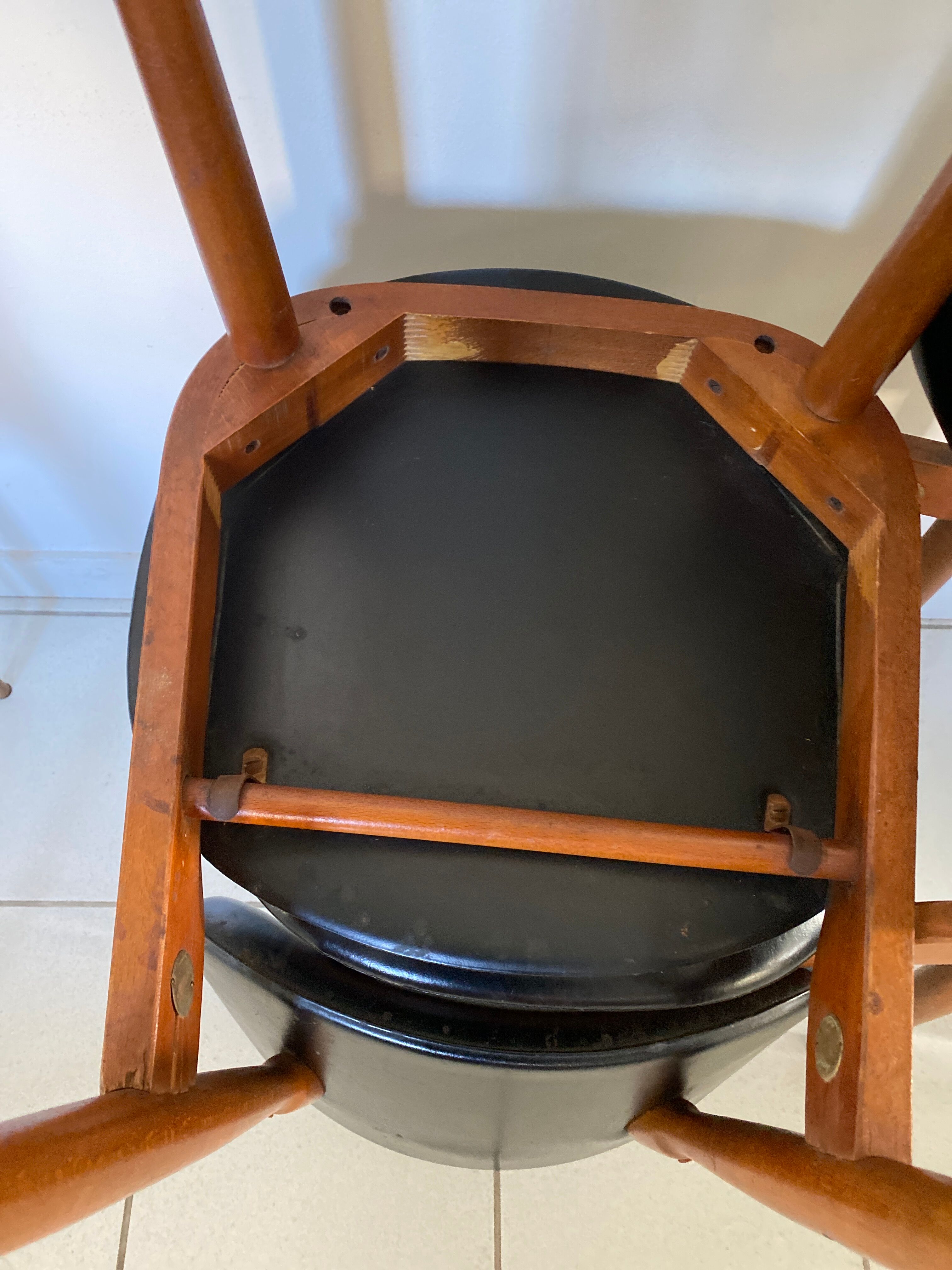 suite of 4 chairs from the 60s, "pegasus" model, from Baumann.