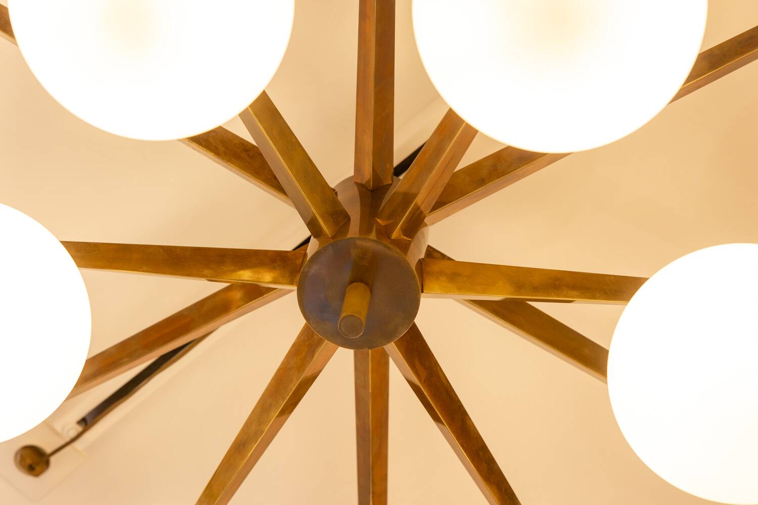Lustre en laiton et opaline