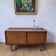 Buffet moderniste des années 1970.