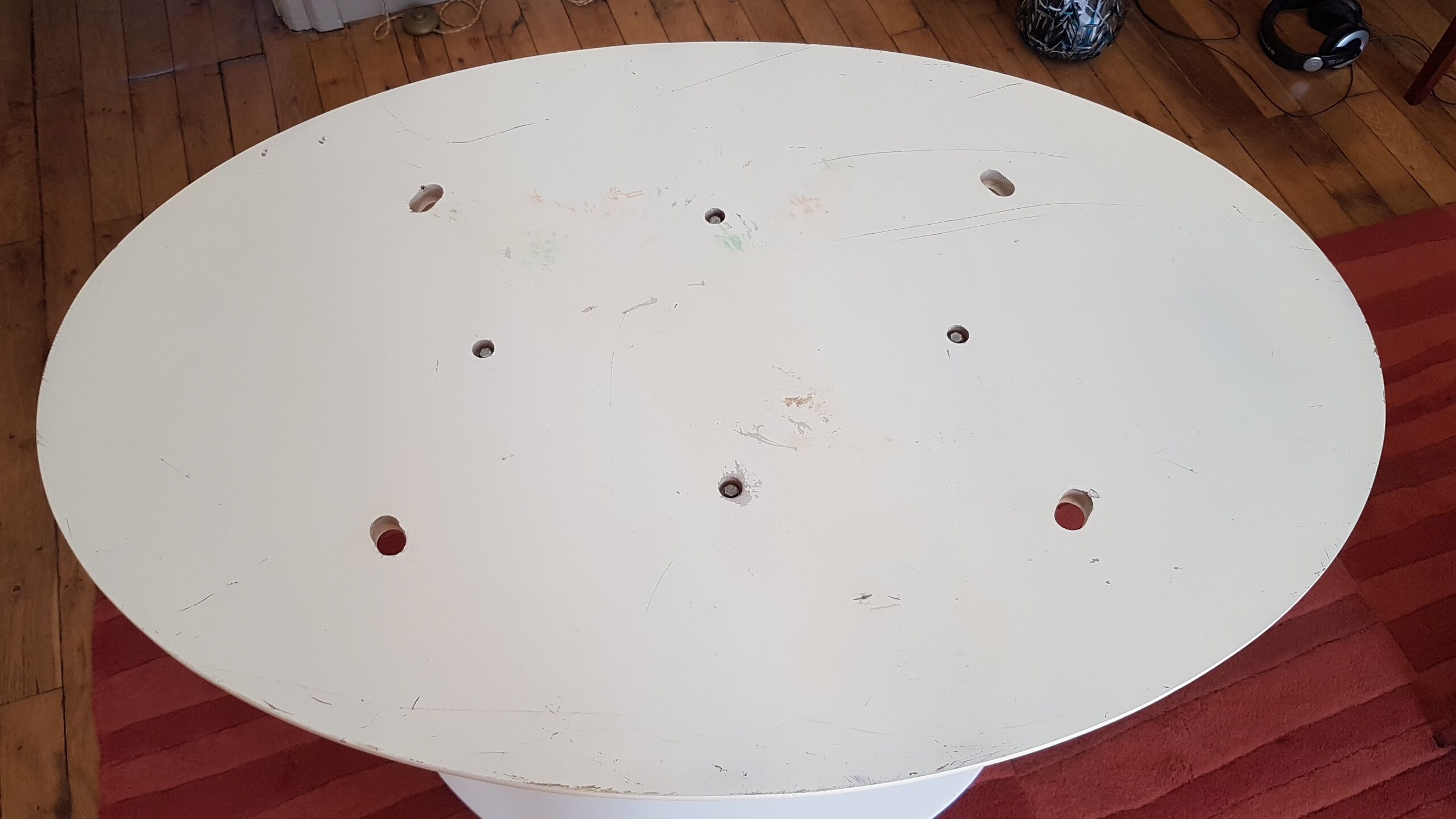 Oval table by Eero Saarinen Edite by Knoll