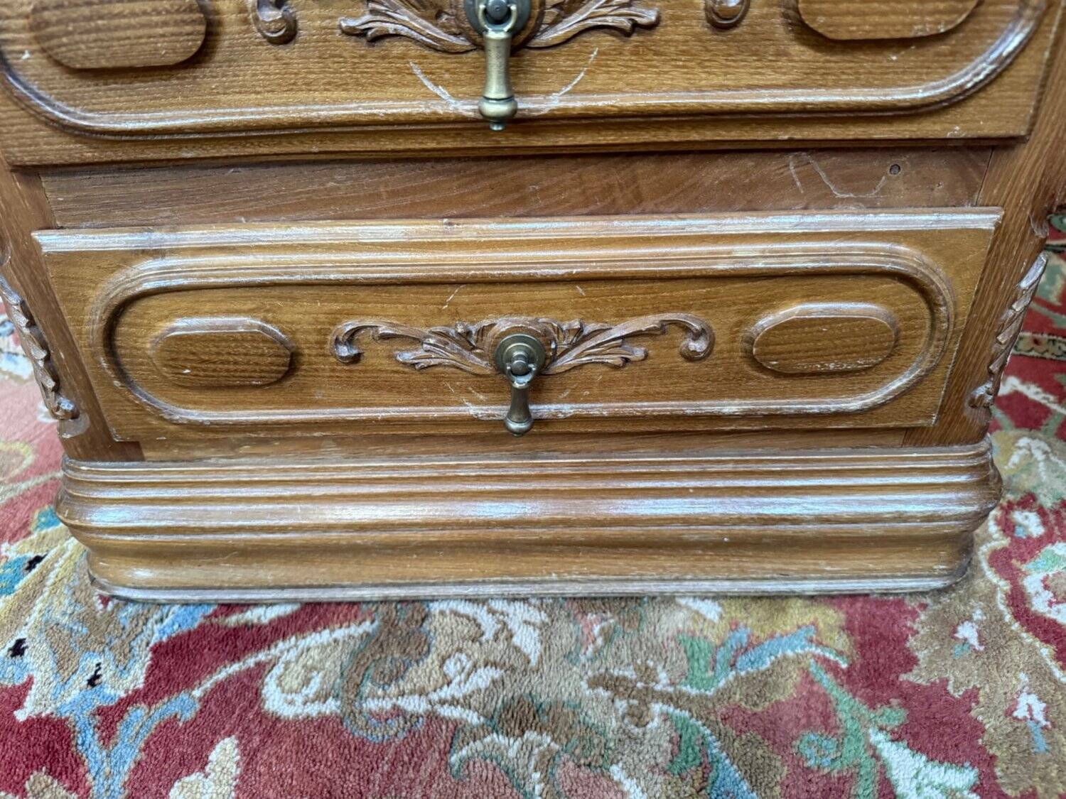 Paire tables de chevet style Néo-Renaissance – Chêne sculpté – XIXe siècle