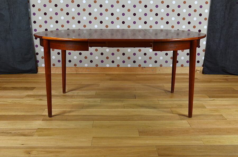 Scandinavian design round table in teak 1960