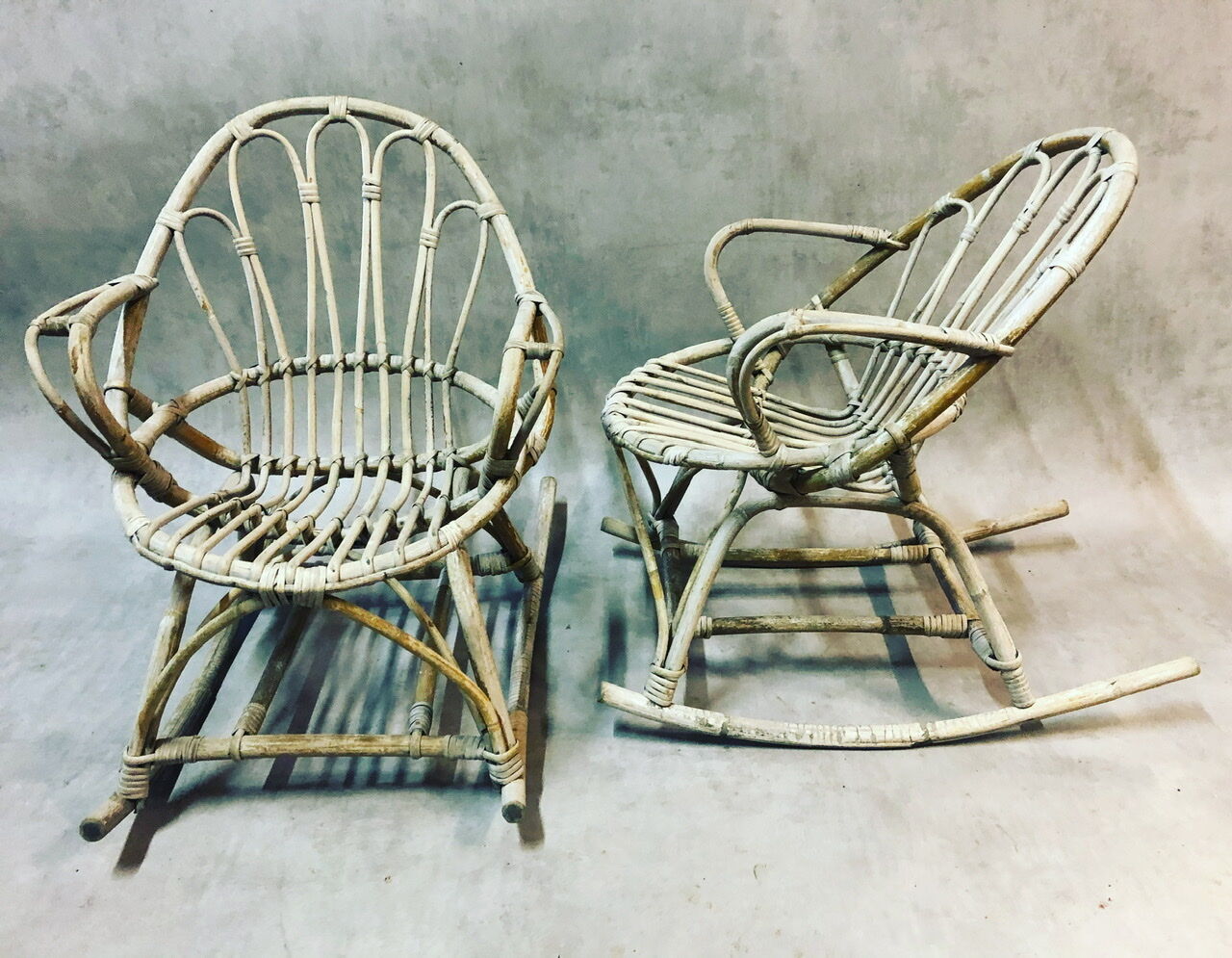 Paire de rocking-chairs en rotin