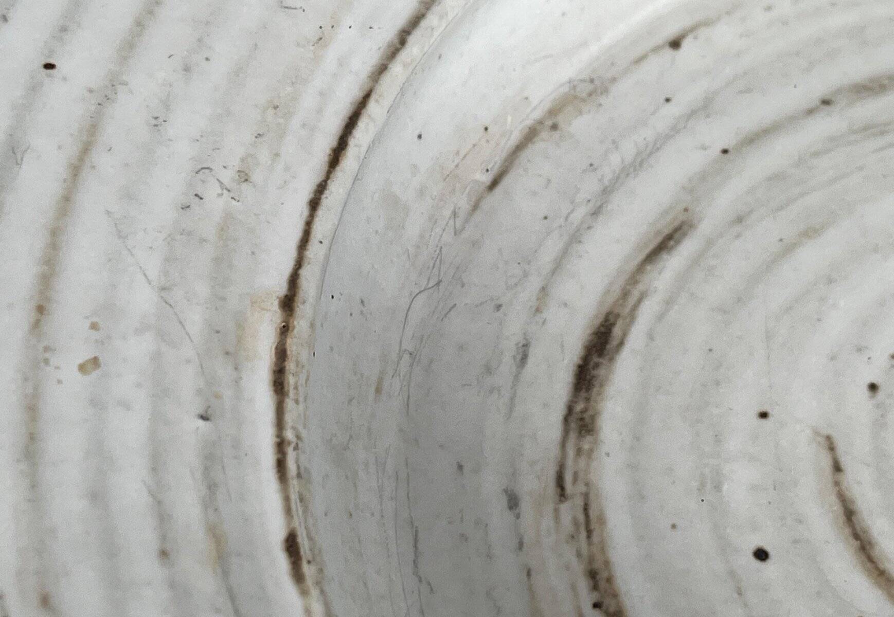 Mid-century modern minimalist studio pottery bowl from Pottestuen Keramik Frederikshavn, 1960s.