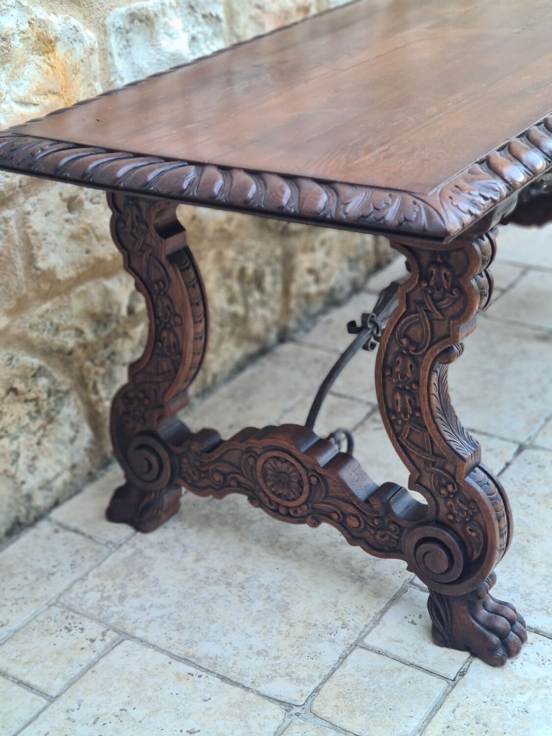 Table espagnole en chêne massif sculpté et fer forgé