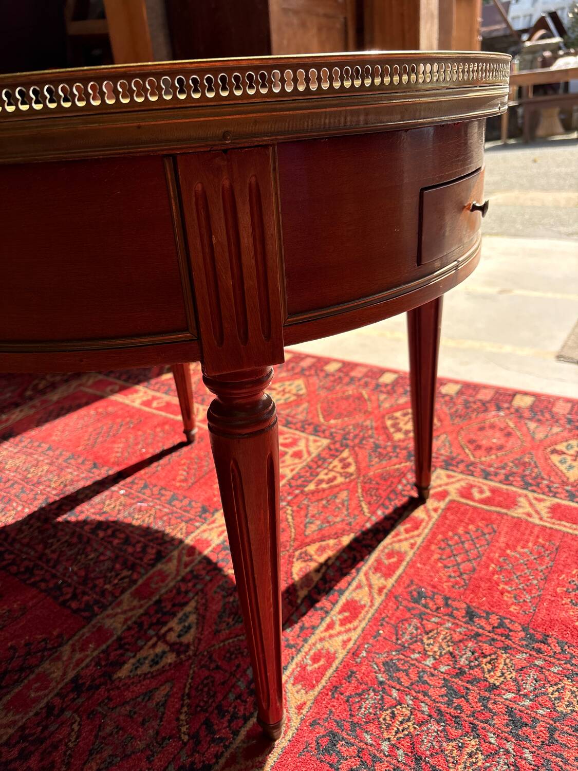 Bouillotte table in Louis XVI style, marble and brass.