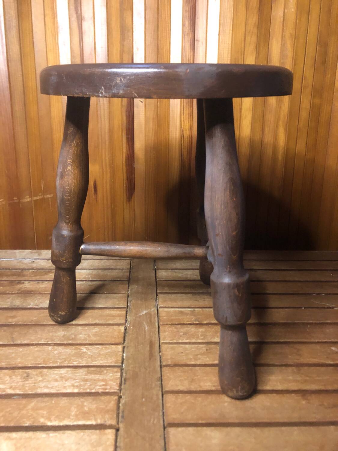 Vintage turned wood tripod milking stool #a579
