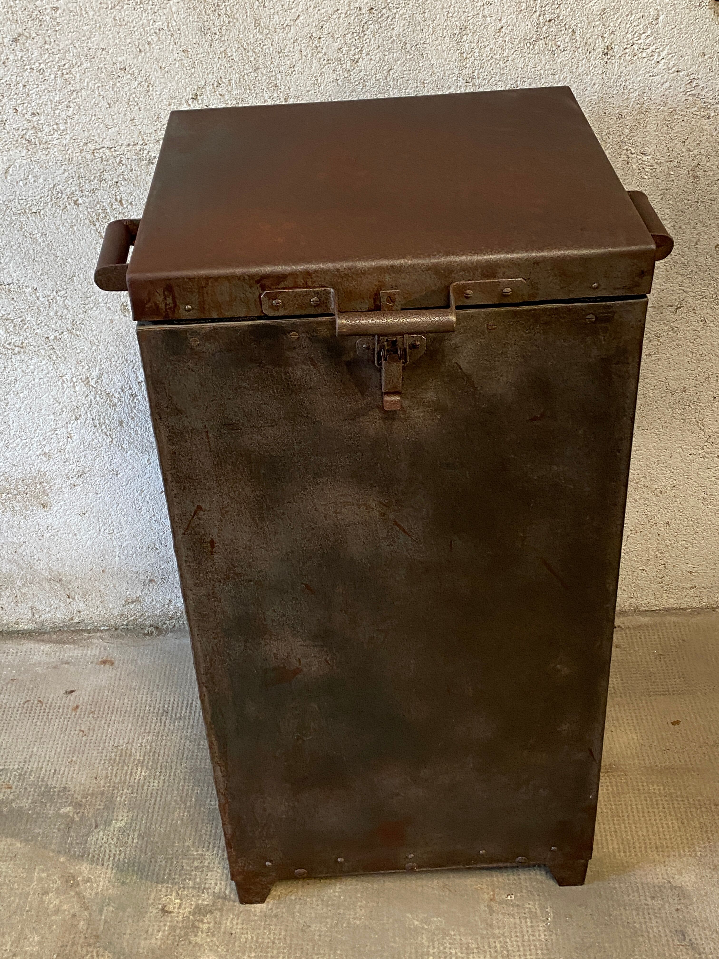 Old 1950 metal cooler