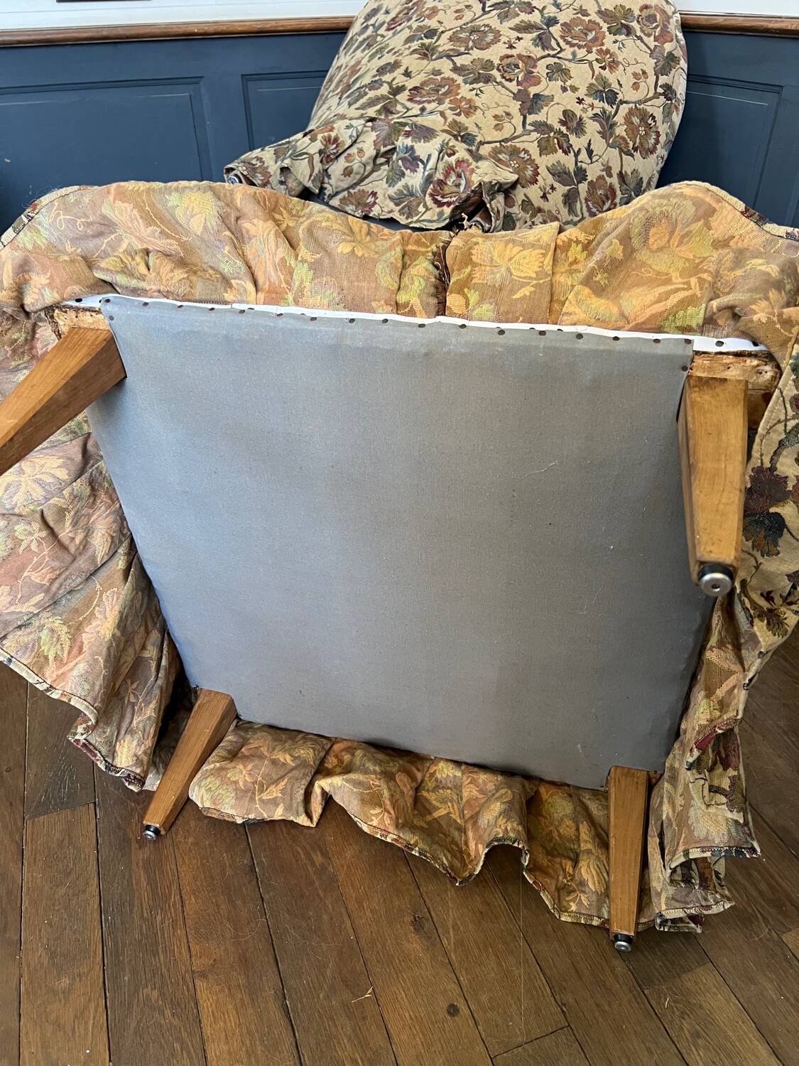 Armchair with pouf, cozy