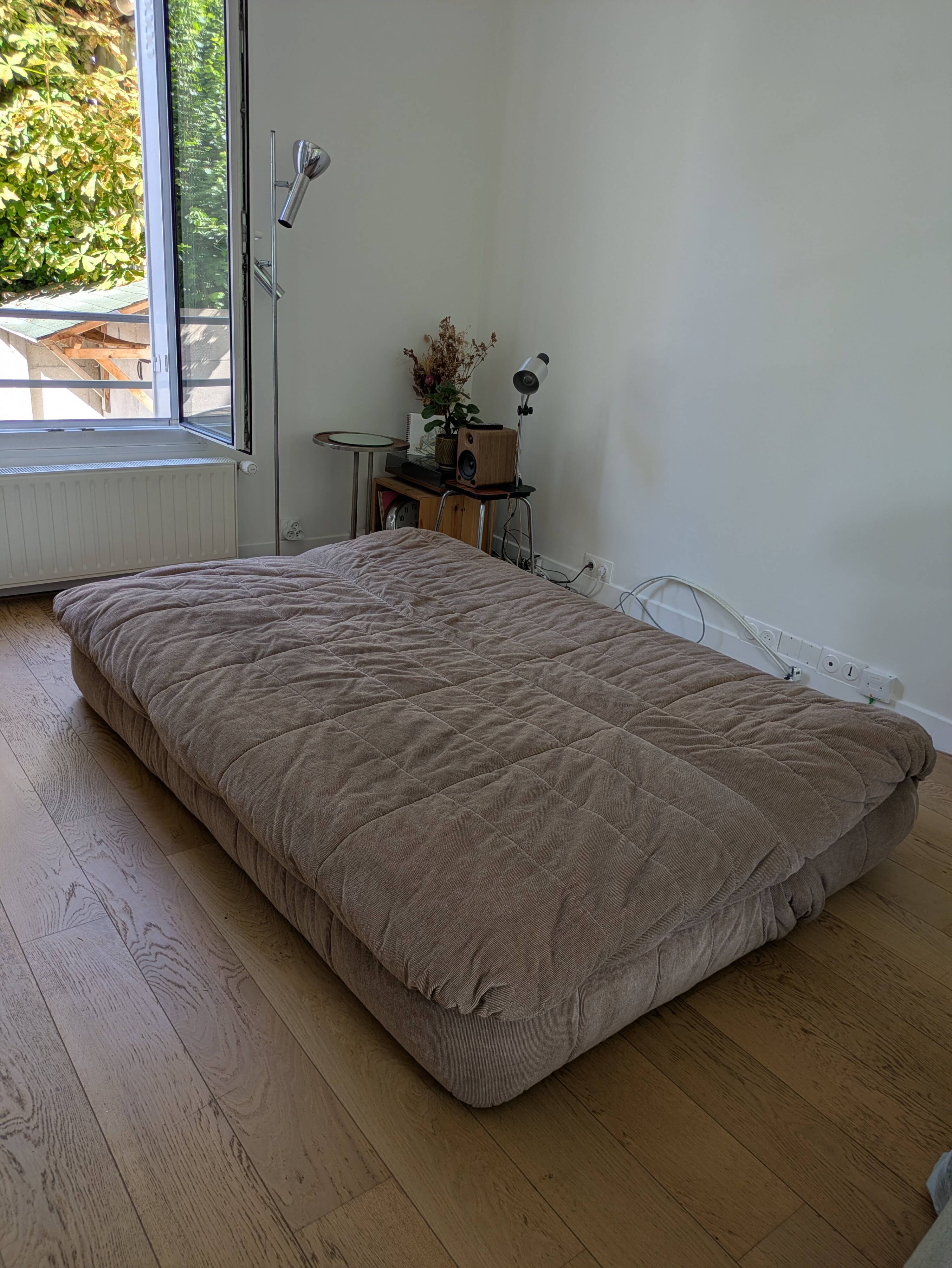 Cinna brand Gao sofa by Jean-Paul Laloy