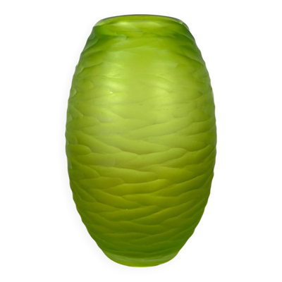 Vase artisanal en verre vert