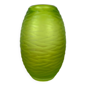 Vase artisanal en verre vert