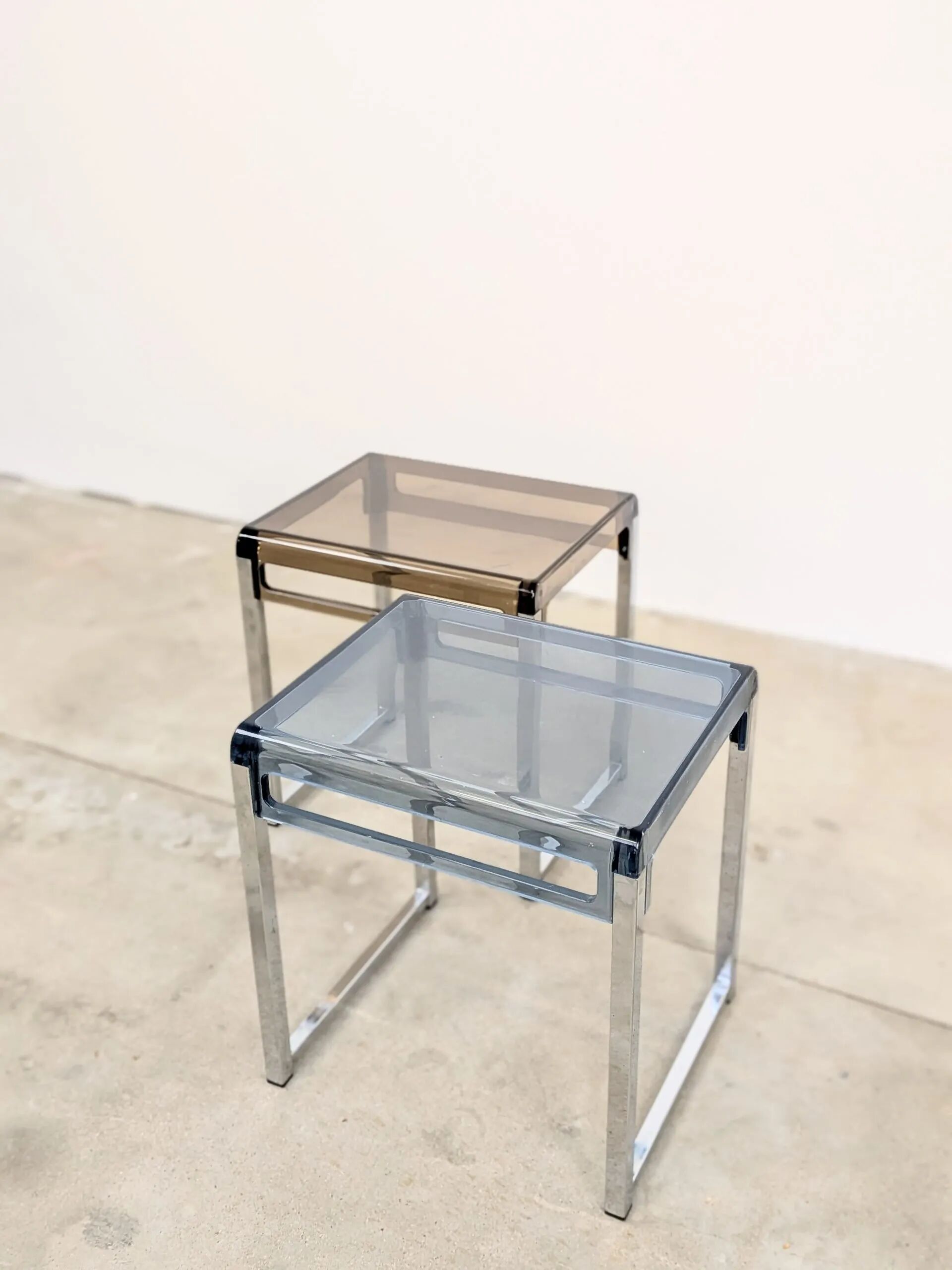 Lot de 2 tables d’appoint Marc Berthier années 60