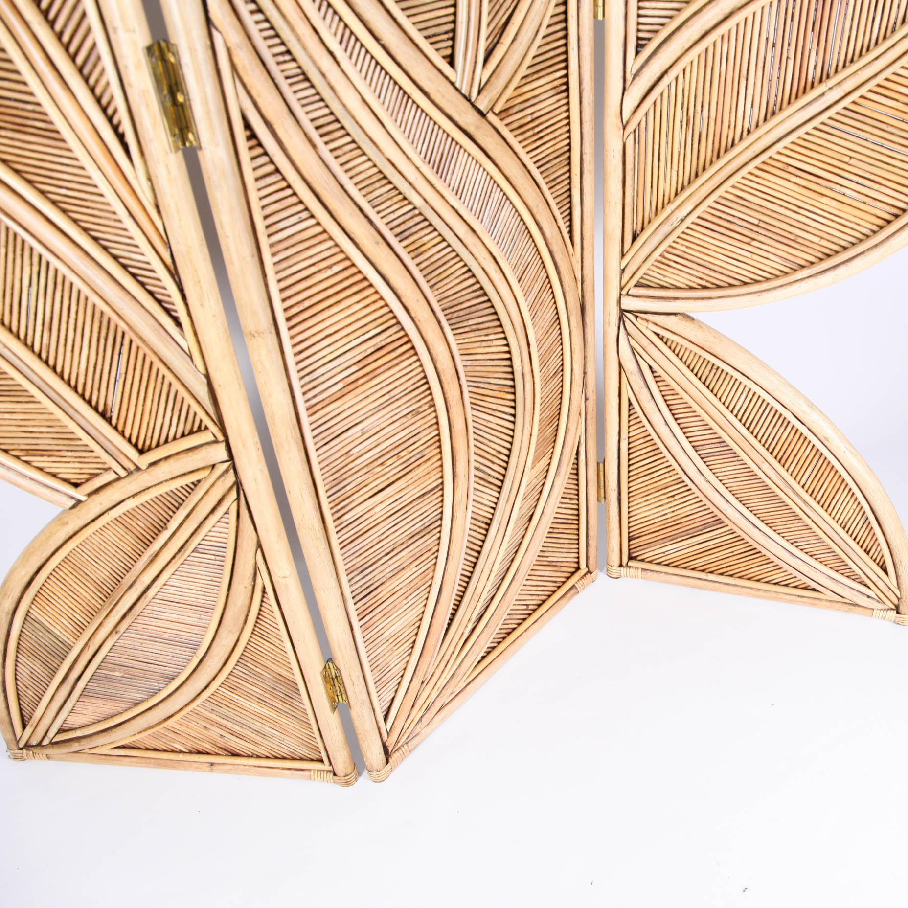 Double-sided rattan screen