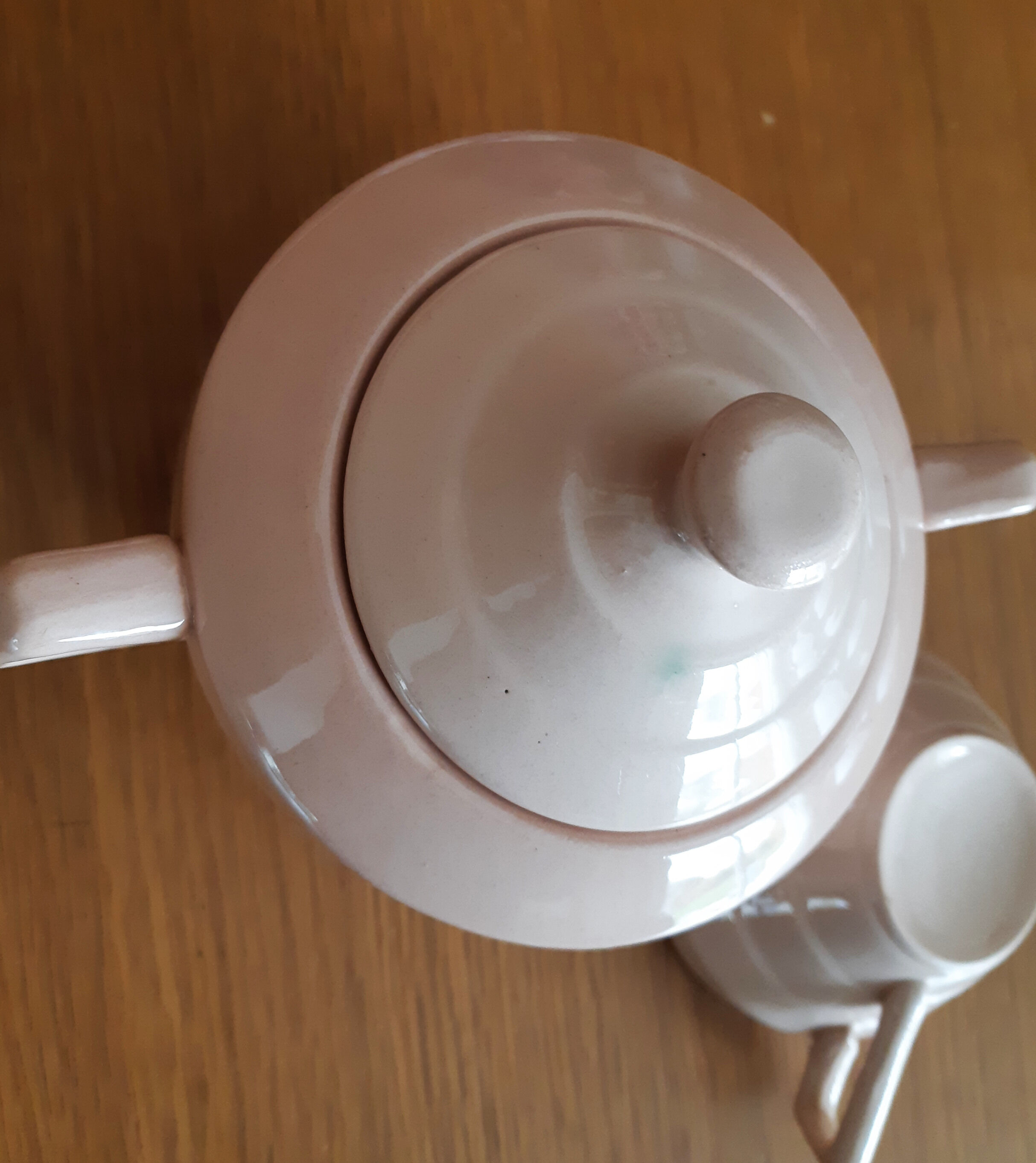 Coffee and tea service in faience of Saint Amand, pink, art deco