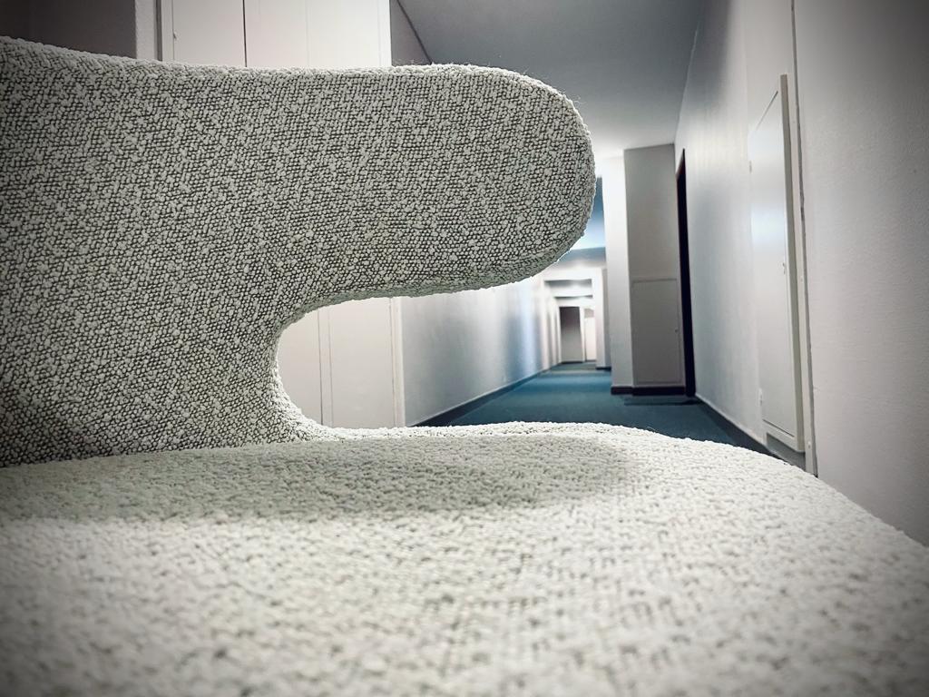 Swivel design armchair from the 50s completely reupholstered