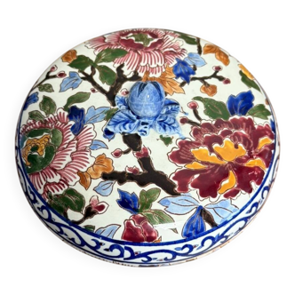 Gien: important Bomboniere or earthenware jewelry box