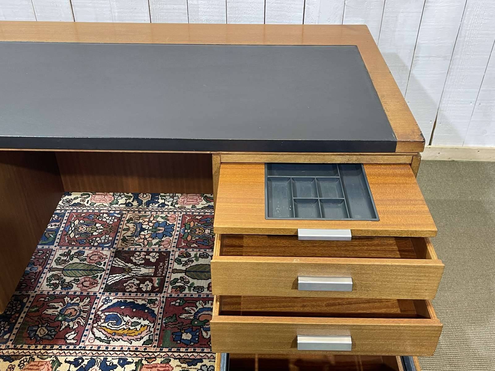 Bureau de direction anglais des années 1970 en acajou