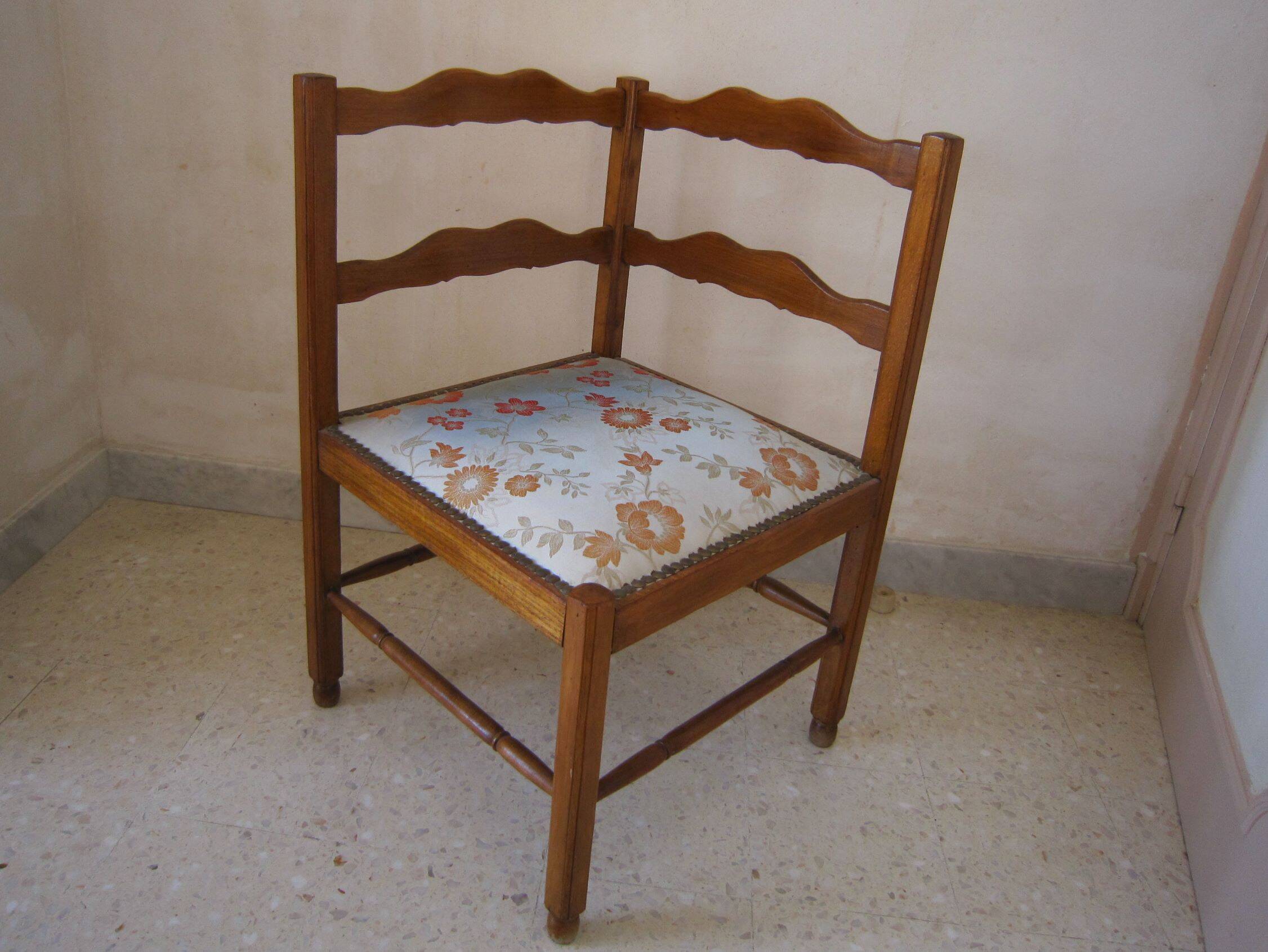 WOODEN CORNER CHAIR "FIREPLACE CORNER"