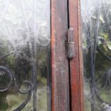Porte d’entrée vitrée en chêne et grilles en fer, XIXème s.