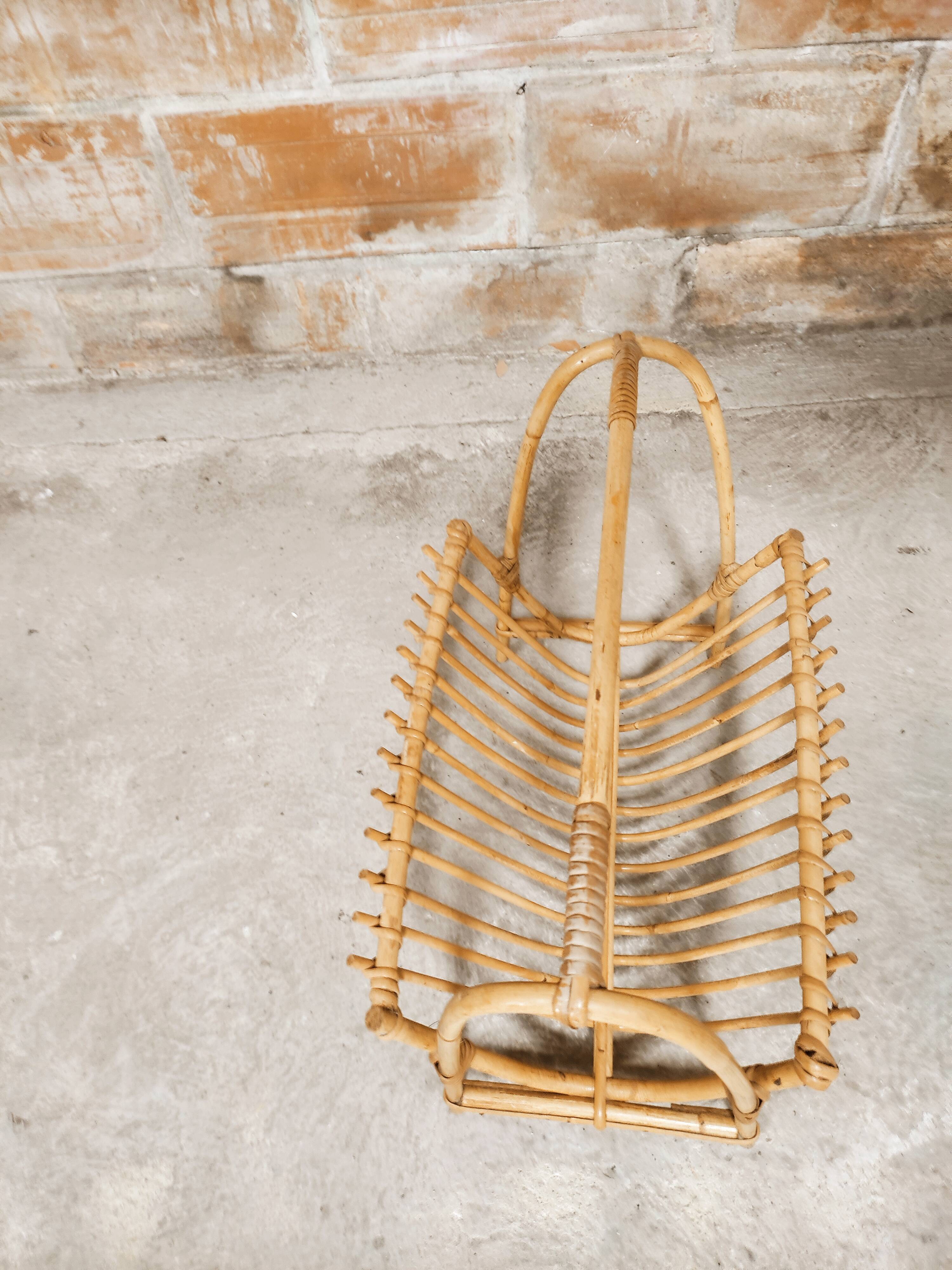 Porte revue années 60 en rotin