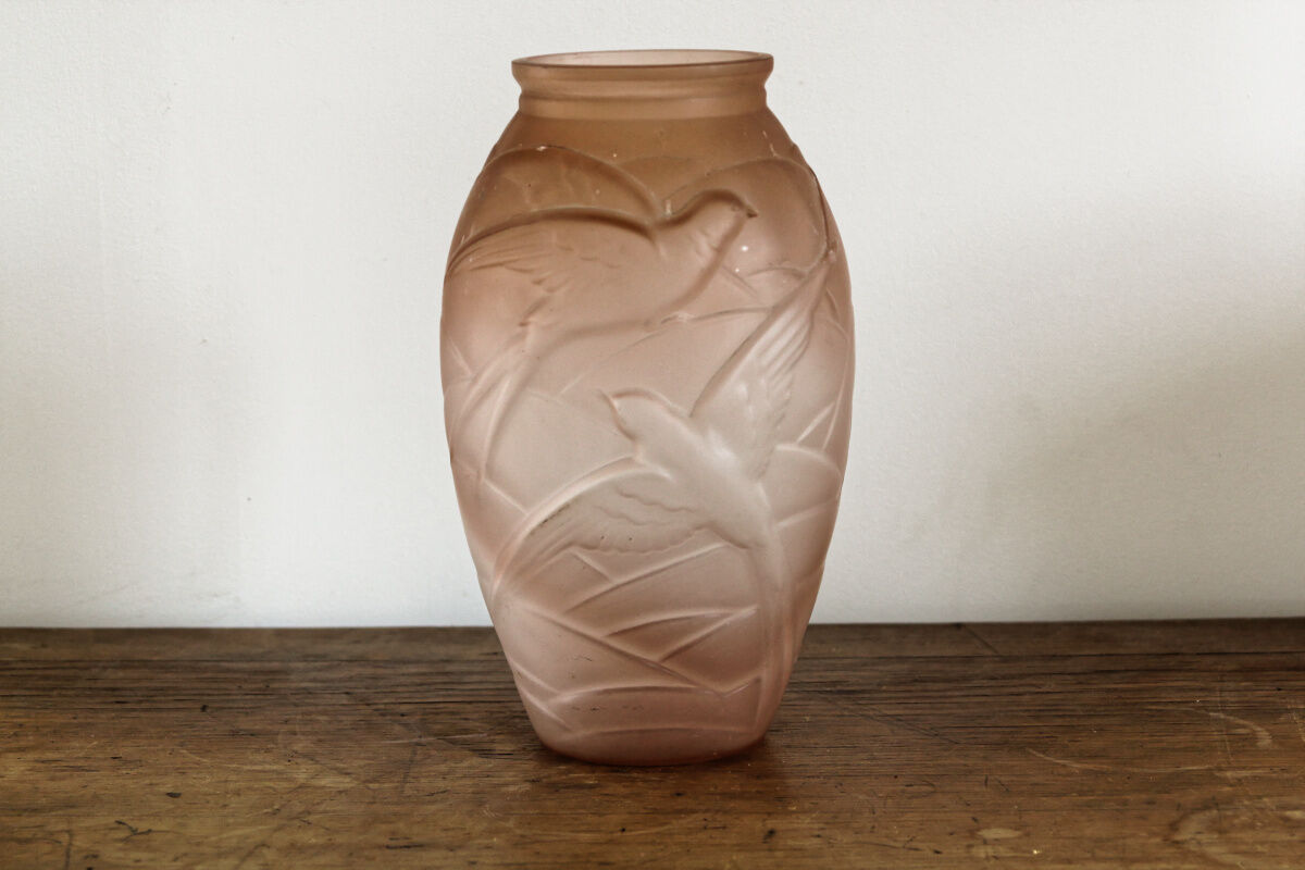 Vase en verre moulé art déco