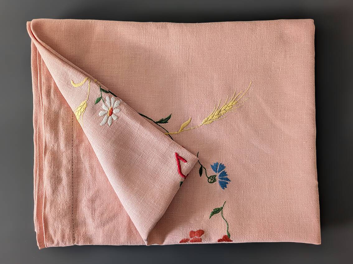 Antique hand-embroidered pink linen tablecloth, 170x130 cm – Unique piece