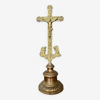 Ancien crucifix en laiton