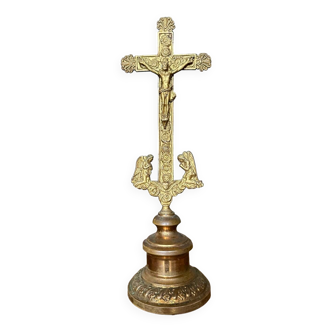 Ancien crucifix en laiton