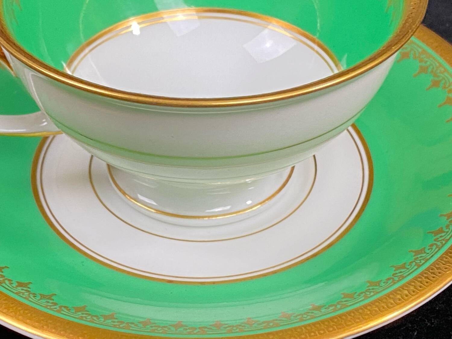 Complete set of 12 Art Deco fine porcelain cups and saucers Ros.