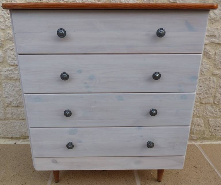 Grande Commode dessus bois 4  tiroirs cérusés blanc gris avec boutons métal