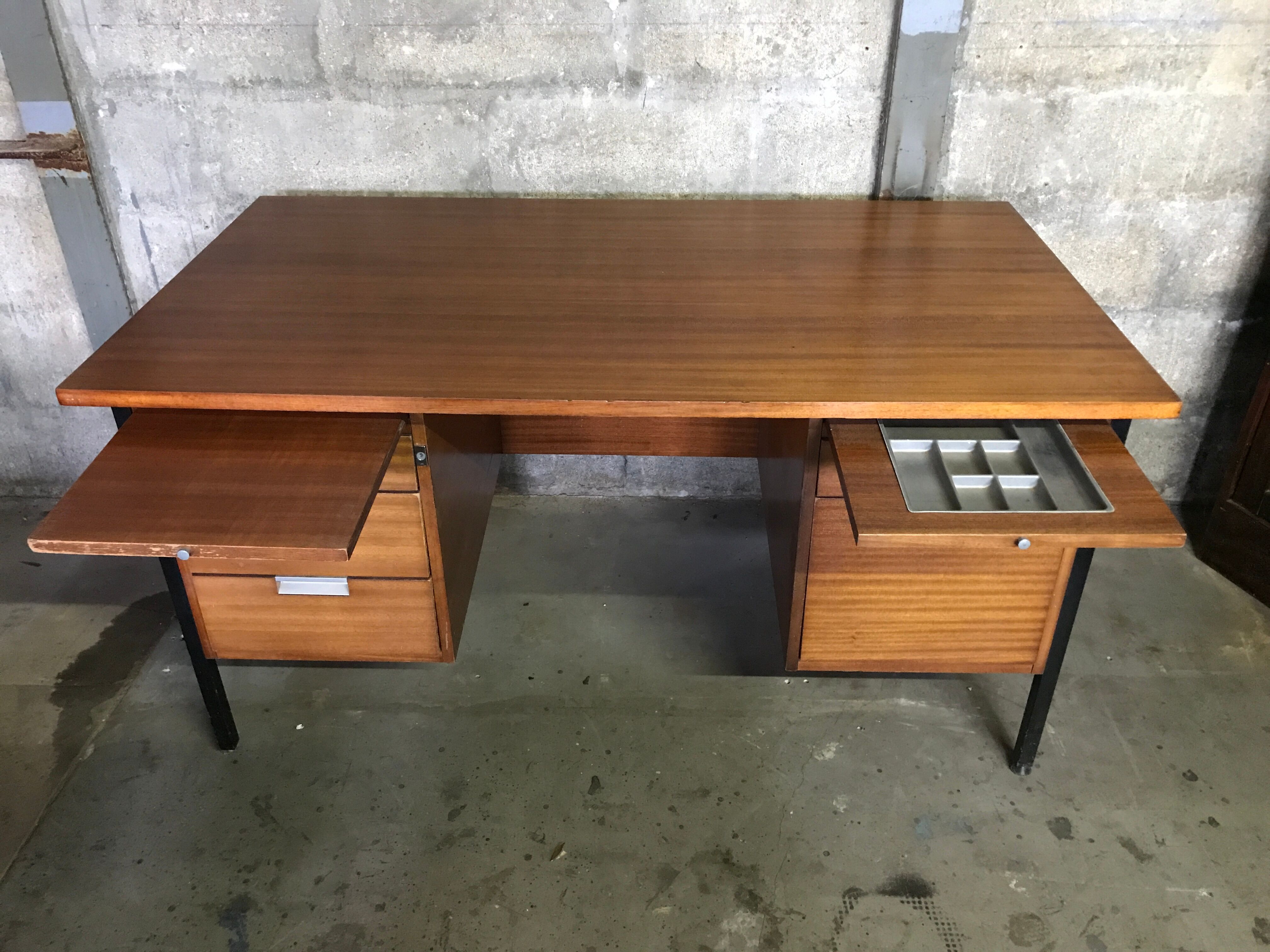Bureau vintage des années 60